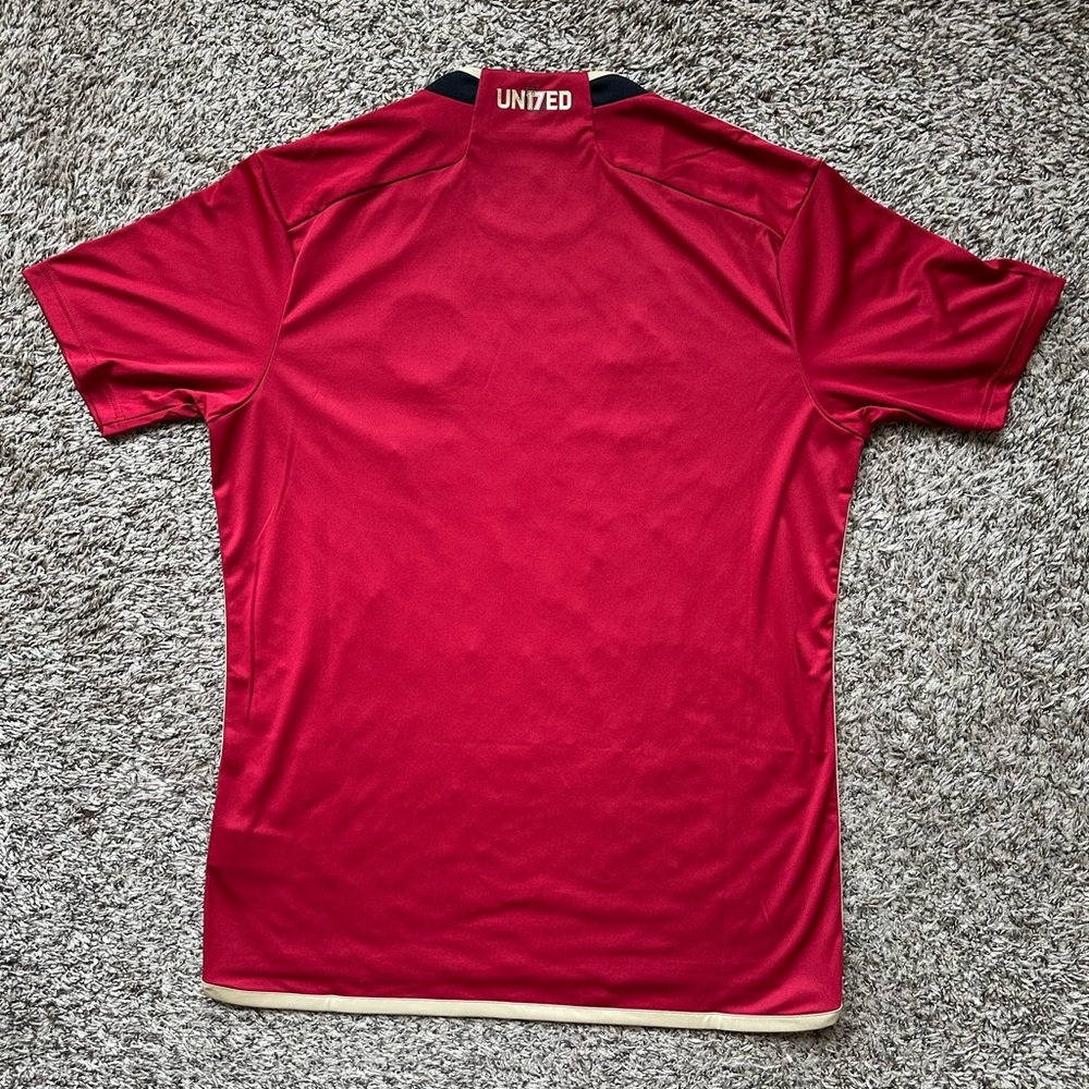 Atlanta United FC MLS Soccer Jersey Adidas Men's Large Red Black Slim Fit NEW - Picture 2 of 13
